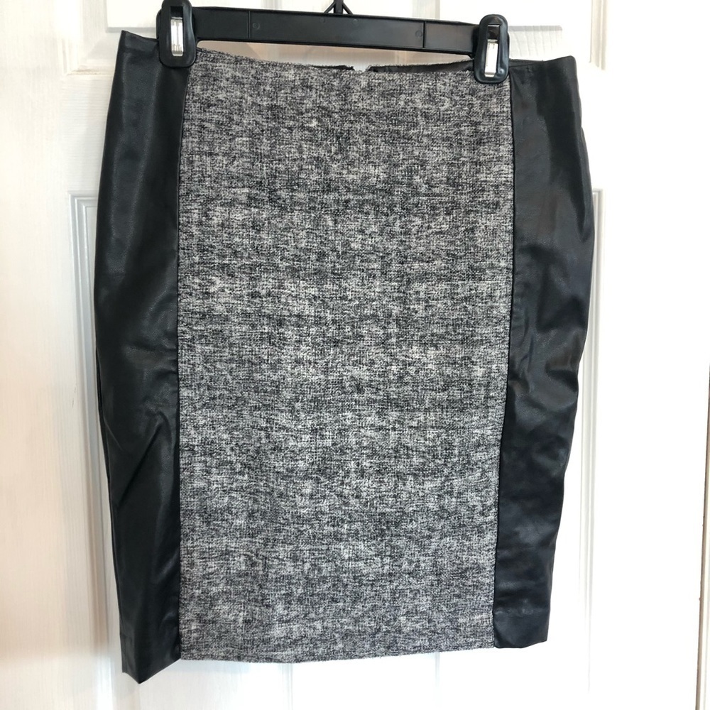 ✨3/$30✨ NEW Calvin Klein Tweed & Faux Leather Black & Grey Skirt | 6